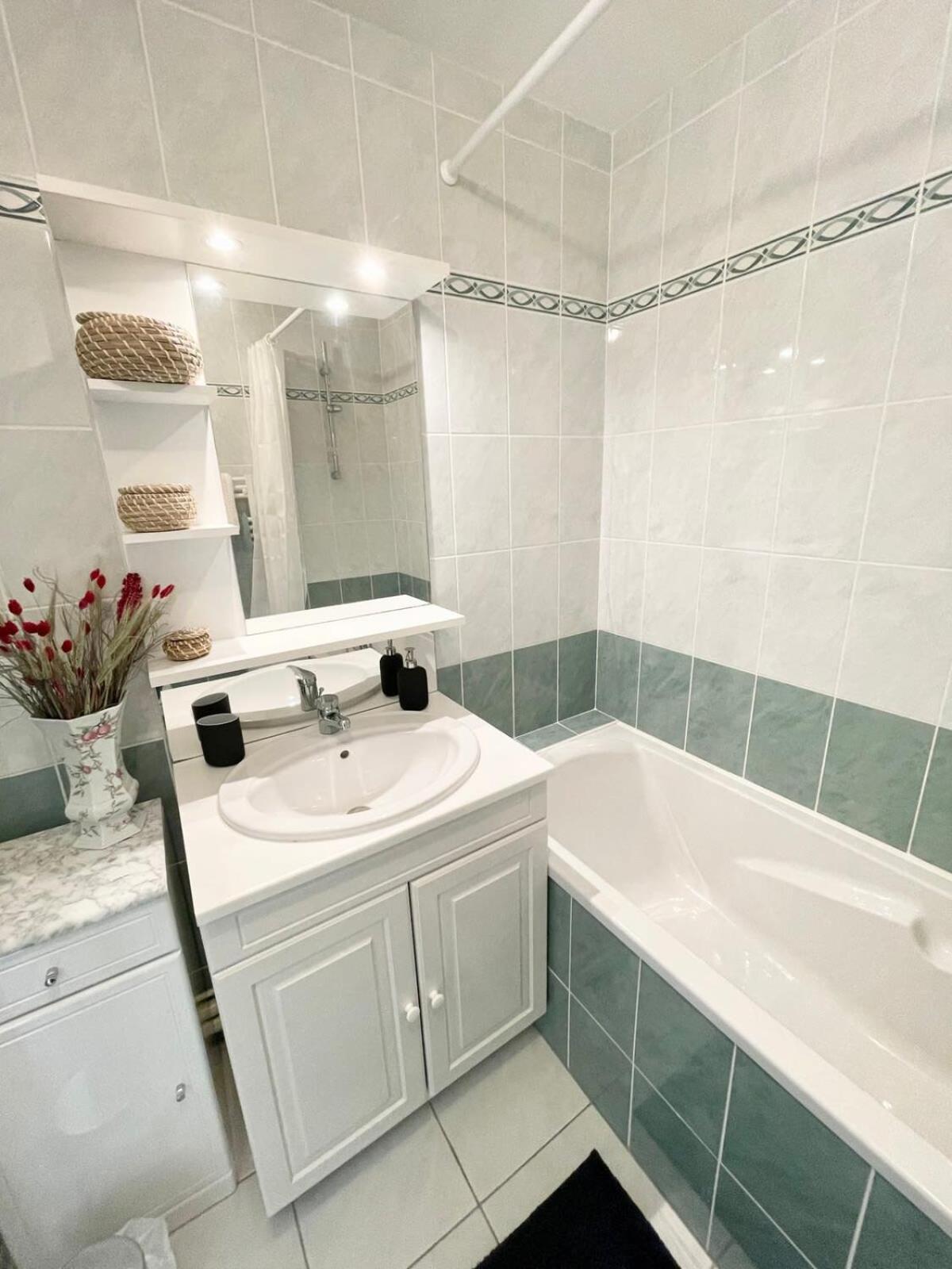 Appartement T2 Cosy Balcon 150m Des Plages *
